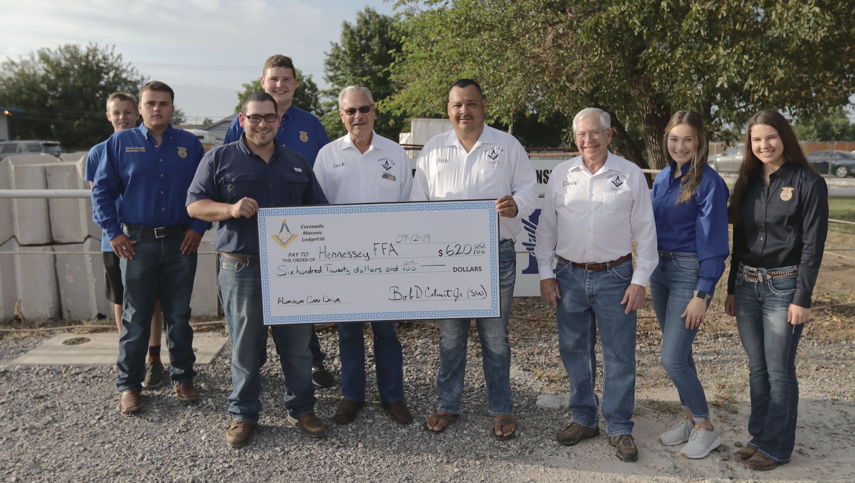 MASONS MAKE DONATION TO HENNESSEY FFA