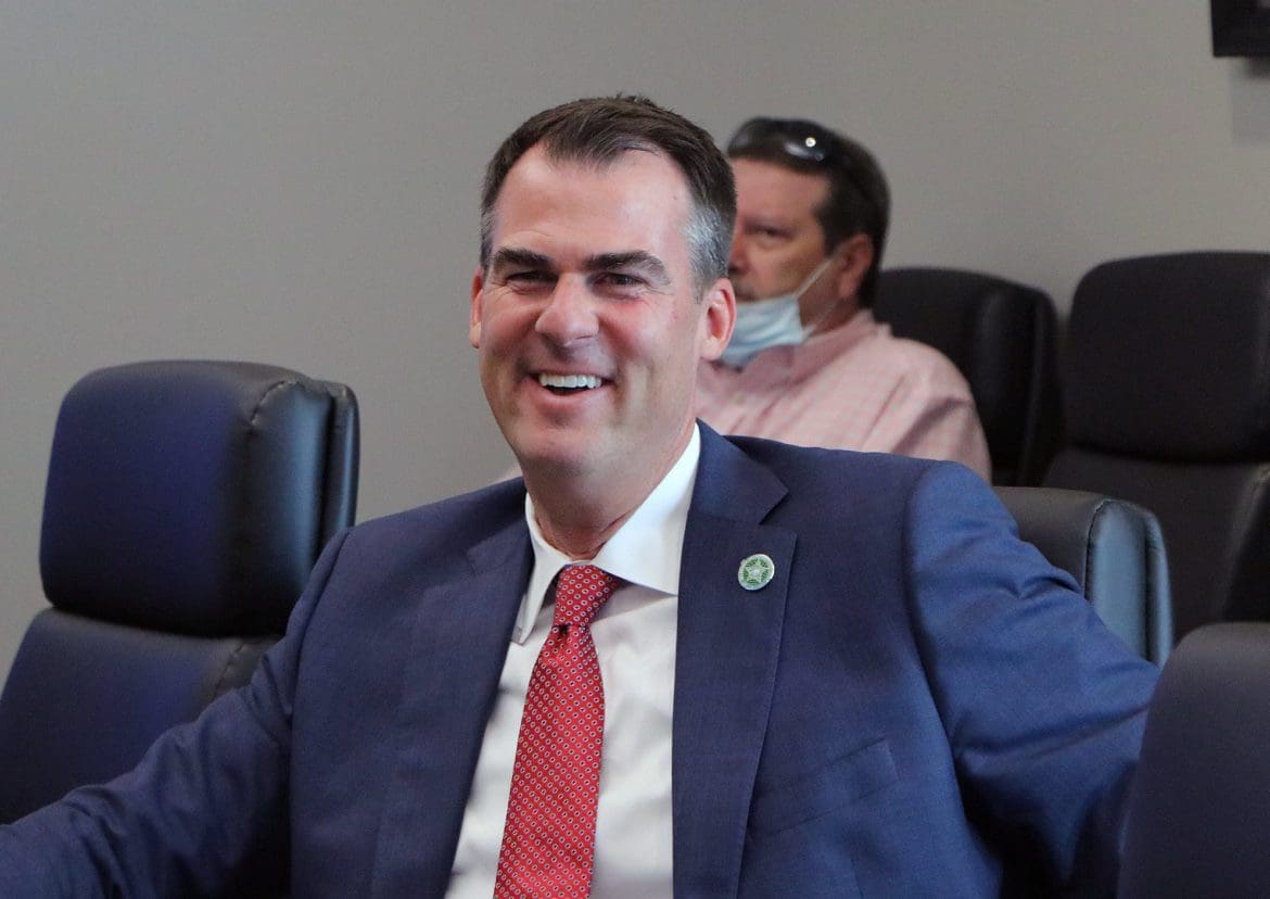 GOVERNOR STITT VISITS HENNESSEY SCHOOLS