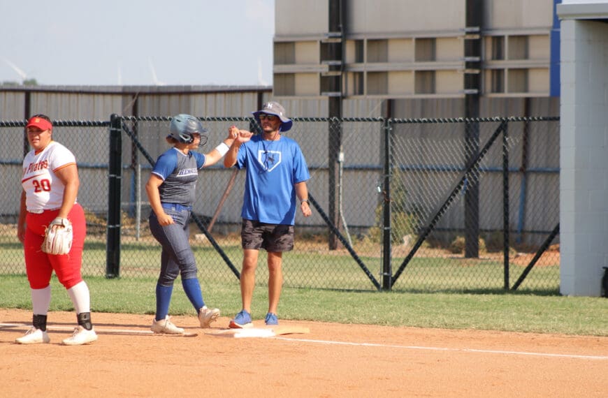 SOFTBALL HENNESSEY VS DALE