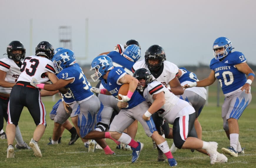 EAGLES SMASHMOUTH FOOTBALL BITES THE BULLDOGS!