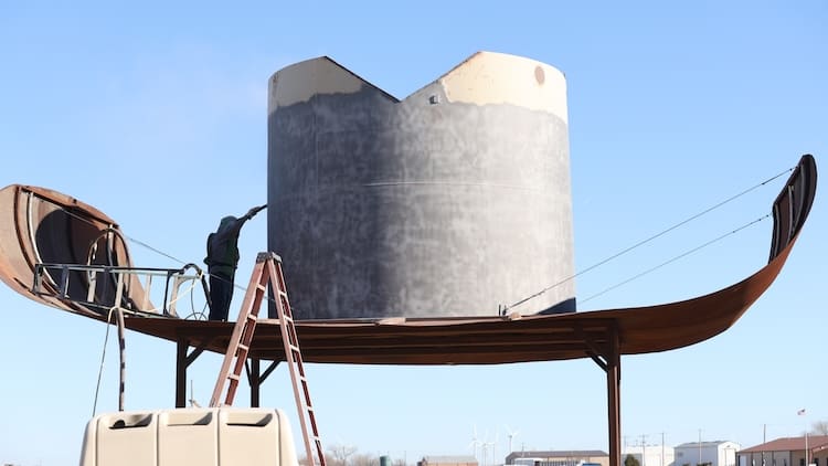 Big Hat gets sandblasted